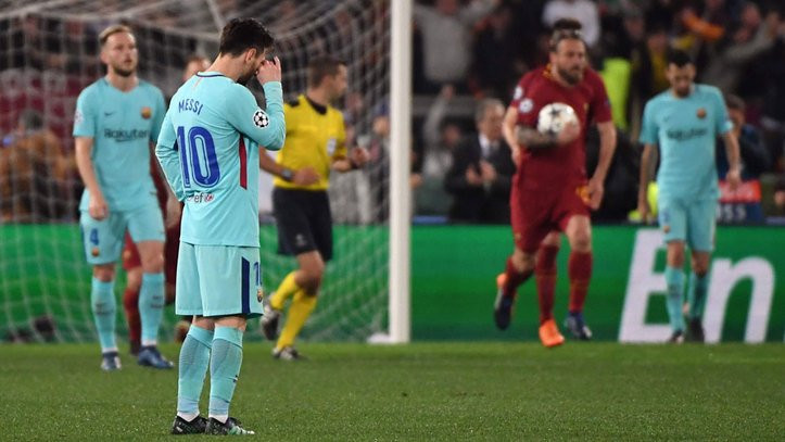 Leo Messi tras un gol de la Roma la temporada pasada / EFE