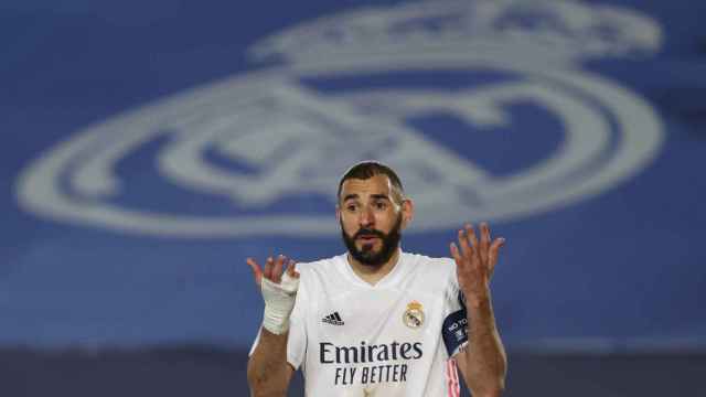 Benzema durante el partido del Real Madrid contra el Liverpool / EFE