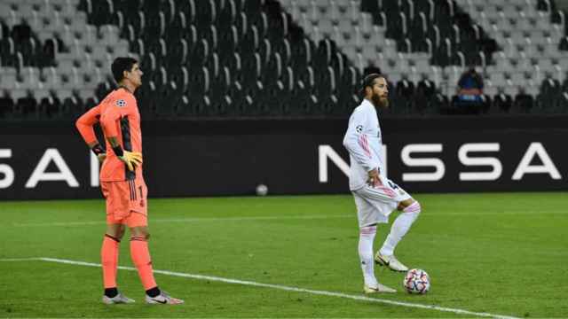 Courtois y Ramos lamentando un gol de Monchengaldbach / Redes