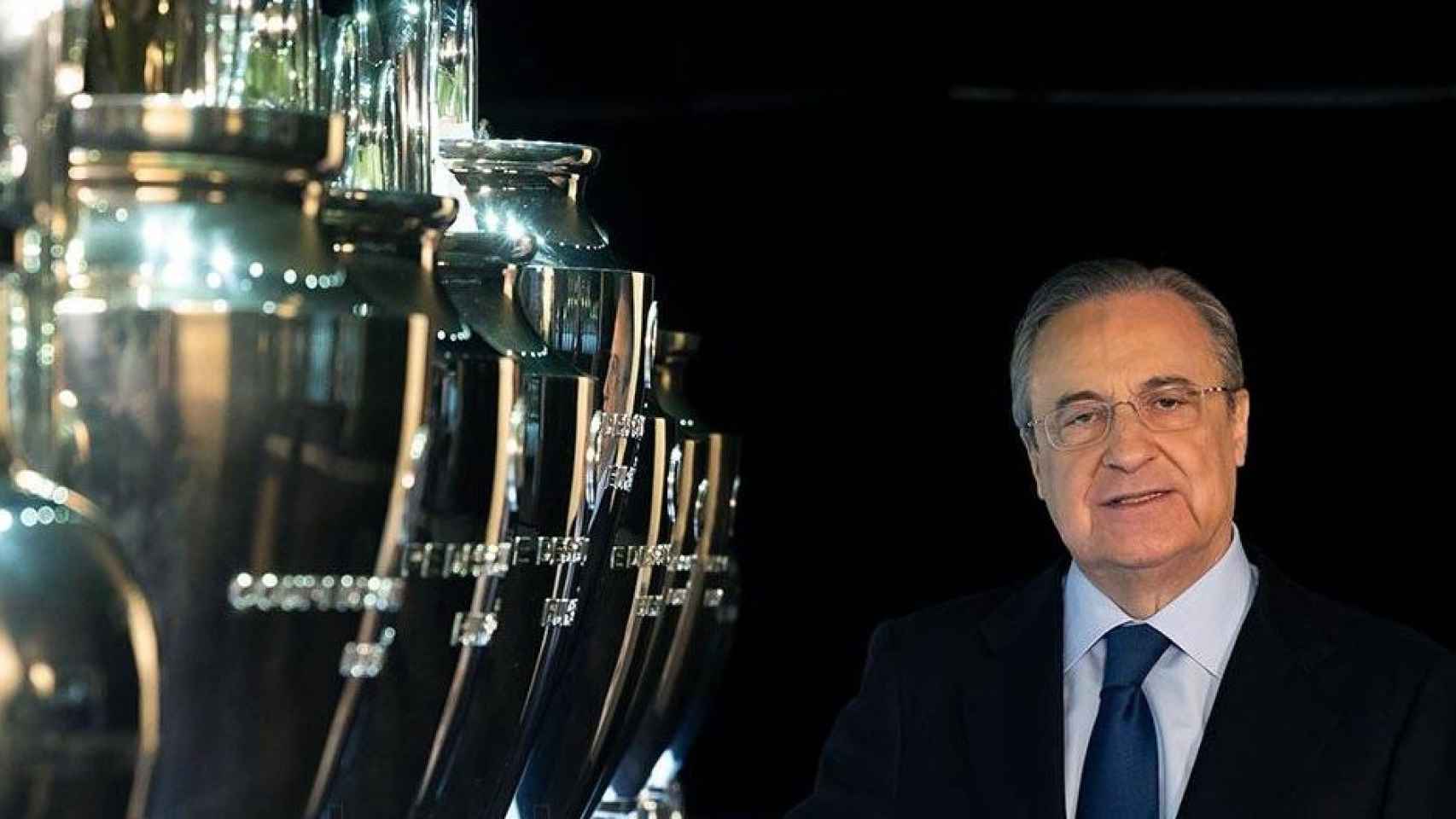 El presidente del Real Madrid, Florentino Pérez, posa con las Champions del club / REALMADRID.COM