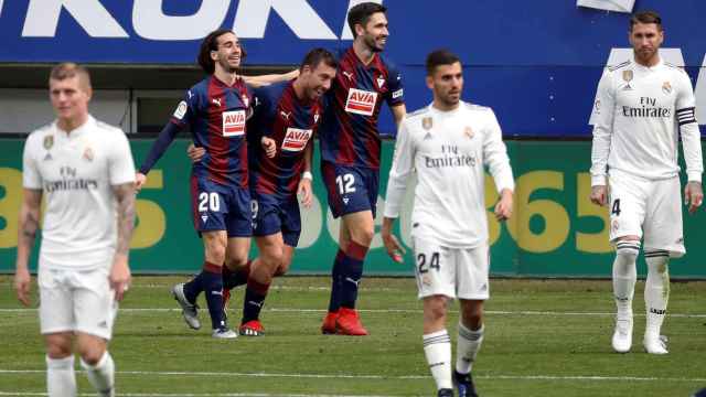 Los jugadores del Eibar celebran un gol ante el Real Madrid / EFE