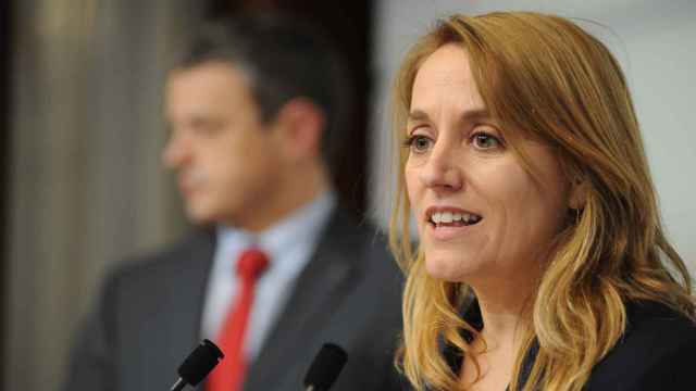 La 'consellera' de Economía y Hacienda de la Generalitat de Cataluña, Natàlia Mas, en rueda de prensa en el Parlament / Alberto Paredes - EUROPA PRESS