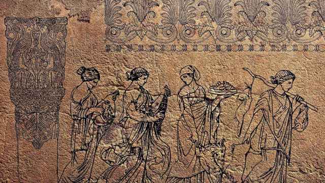 Restos de un antiguo mural griego, que muestra la civilización de los griegos