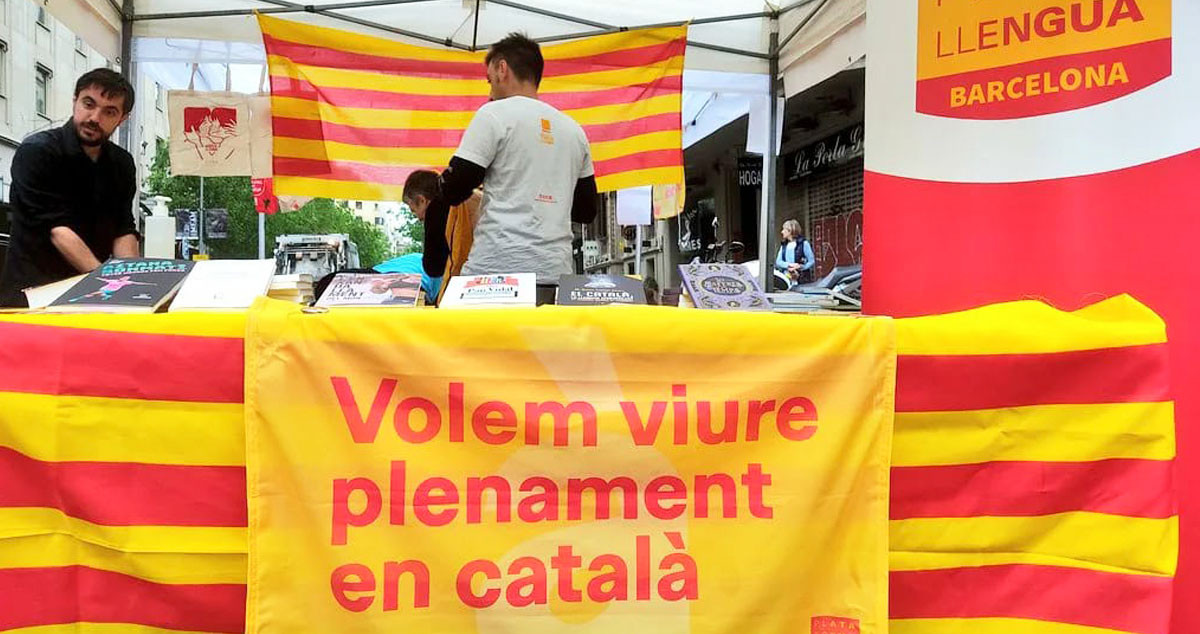 Un puesto de Plataforma per la Llengua, la llamada 'ONG del catalán' / Cedida