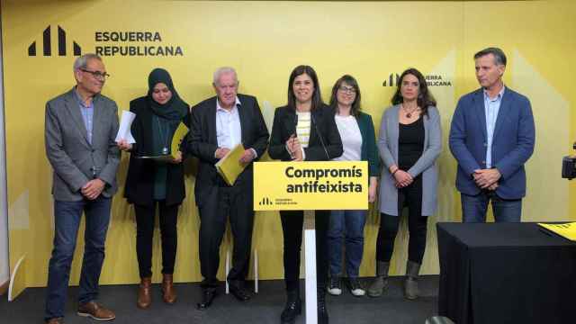 La diputada de ERC, Marta Vilalta, junto al alcaldable en Barcelona Ernest Maragall, Najat Driouech y otros candidatos a alcalde de la formación ultranacionalista / EUROPA PRESS