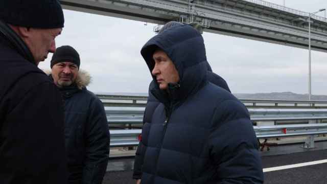 El presidente de Rusia, Vladimir Putin, esta mañana durante su visita al puente de Crimea / MIKHAIL METZEL - KREMLIN