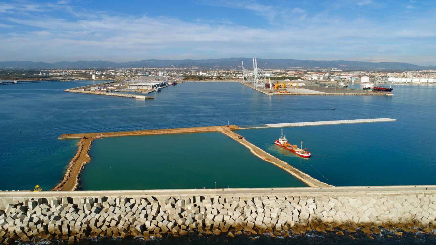 Trabajos de construcción en el Puerto de Tarragona, uno de los puertos afectados por el plan / EUROPA PRESS