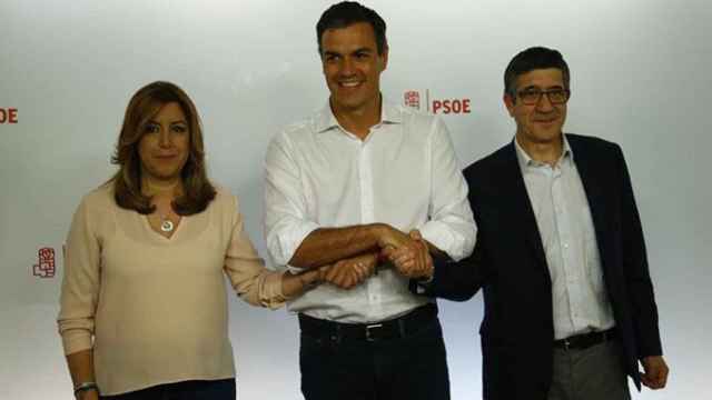 Susana Díaz (d), Pedro Sánchez (c) y Patxi López (d), tras conocerse los resultados de las primarias del PSOE