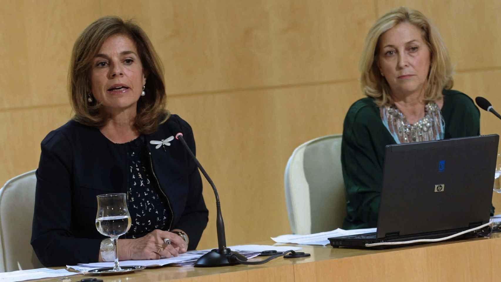 Concepción Dancausa (d) cuando era concejal del equipo de la alcaldesa de Madrid Ana Botella (i) / EFE
