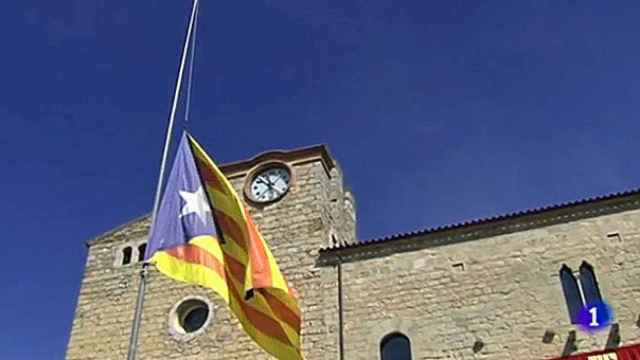 La 'estelada' a media asta en el Ayuntamiento de Bellcaire