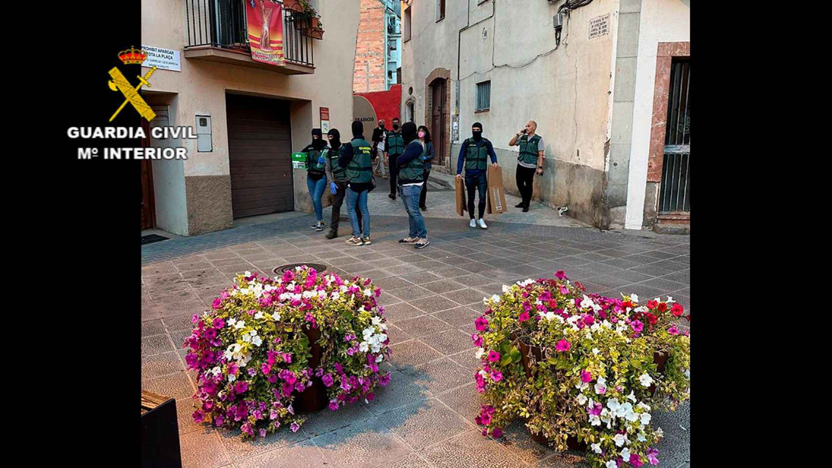 Agentes participan en el operativo antiterrorista en El Pont de Suert (Lleida) / GUARDIA CIVIL