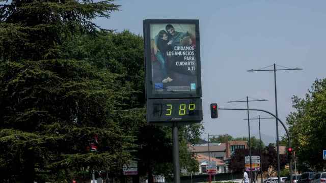 Un termómetro que marcha las altas temperaturas, que provoca 180 muertes en Cataluña en julio / EFE