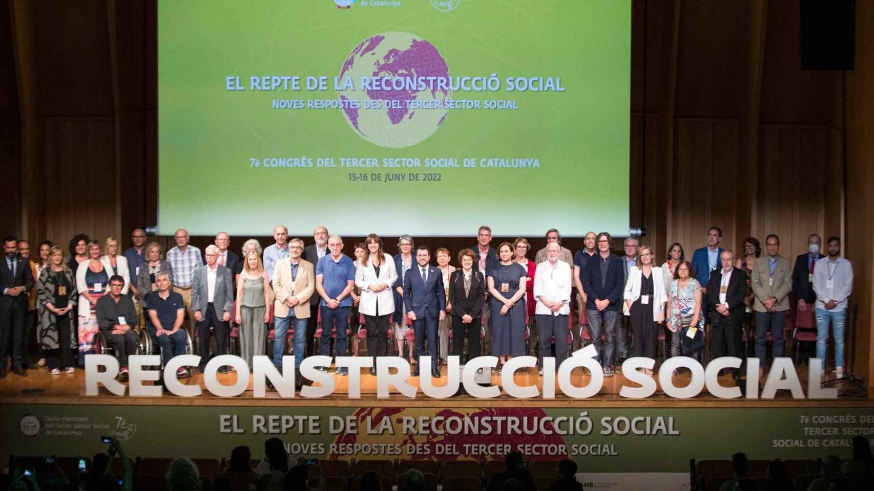 Imagen de la foto de familia de la inauguración del séptimo Congreso del Tercer Sector Social de Catalunya - BETH MAGRE / TAULA DEL TERCER SECTOR