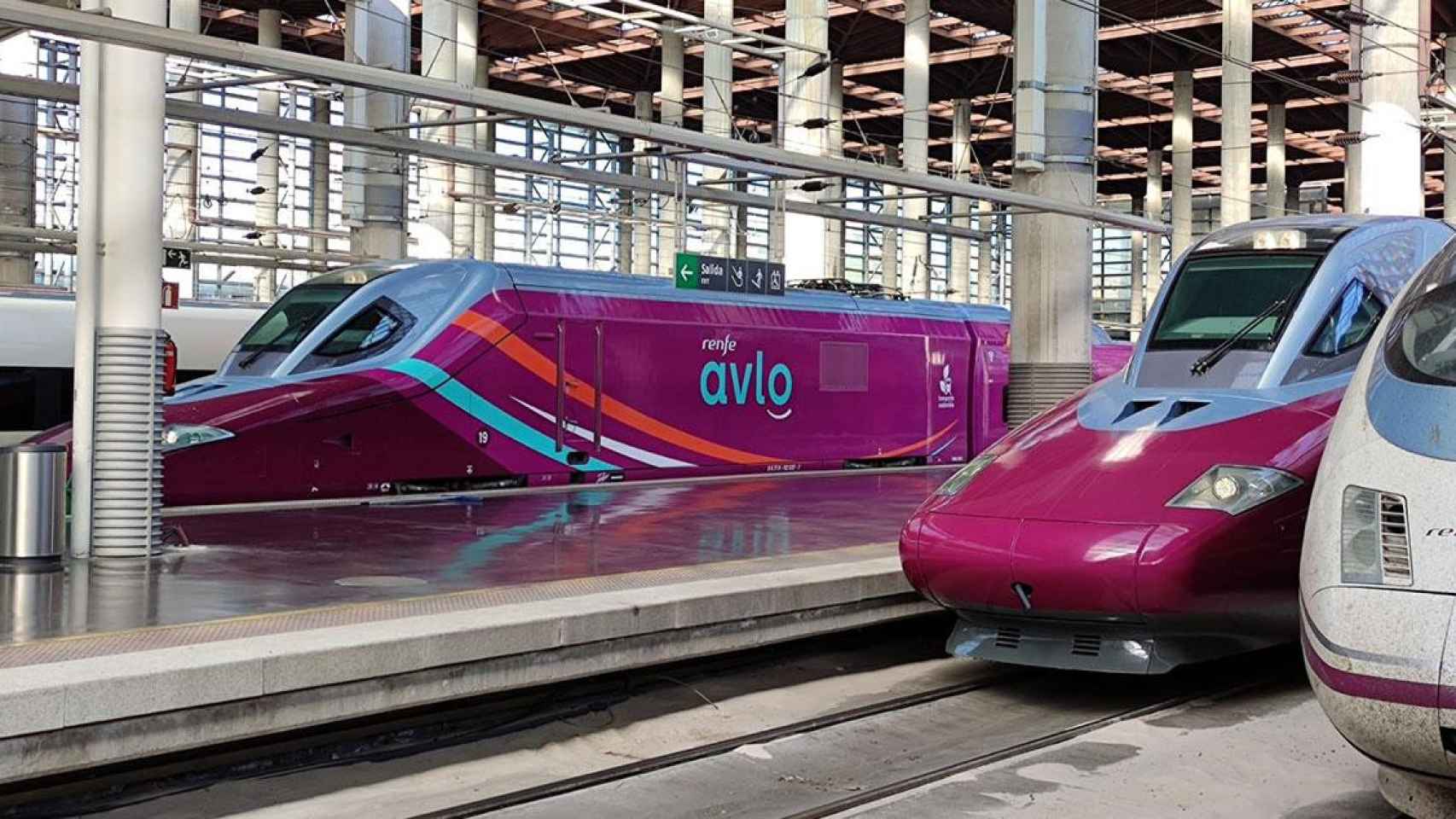 Trenes Avlo estacionados en la estación de Madrid-Puerta de Atocha con destino Barcelona / EP