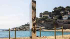 El monolito hallado en la playa de Sa Conca de S'Agaró, en Platja d'Aro / AYUNTAMIENTO DE PLATJA D'ARO