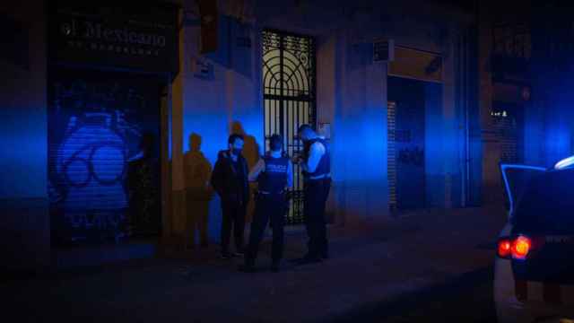 Agentes de los Mossos en durante un operativo nocturno en una imagen de archivo / EP