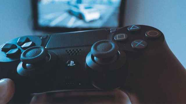 El mando de una PlayStation 4 / PEXELS