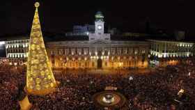 La madrileña Puerta del Sol durante las campanadas de Nochevieja / EFE