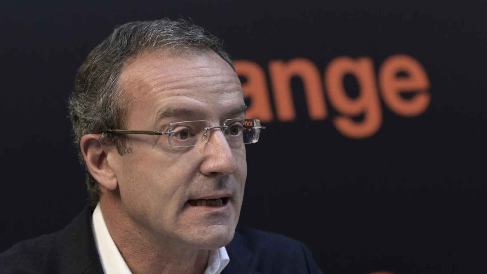 El consejero delegado de Orange España, Jean François Fallacher, lidera la rueda de prensa del balance hasta septiembre de 2021 / EP
