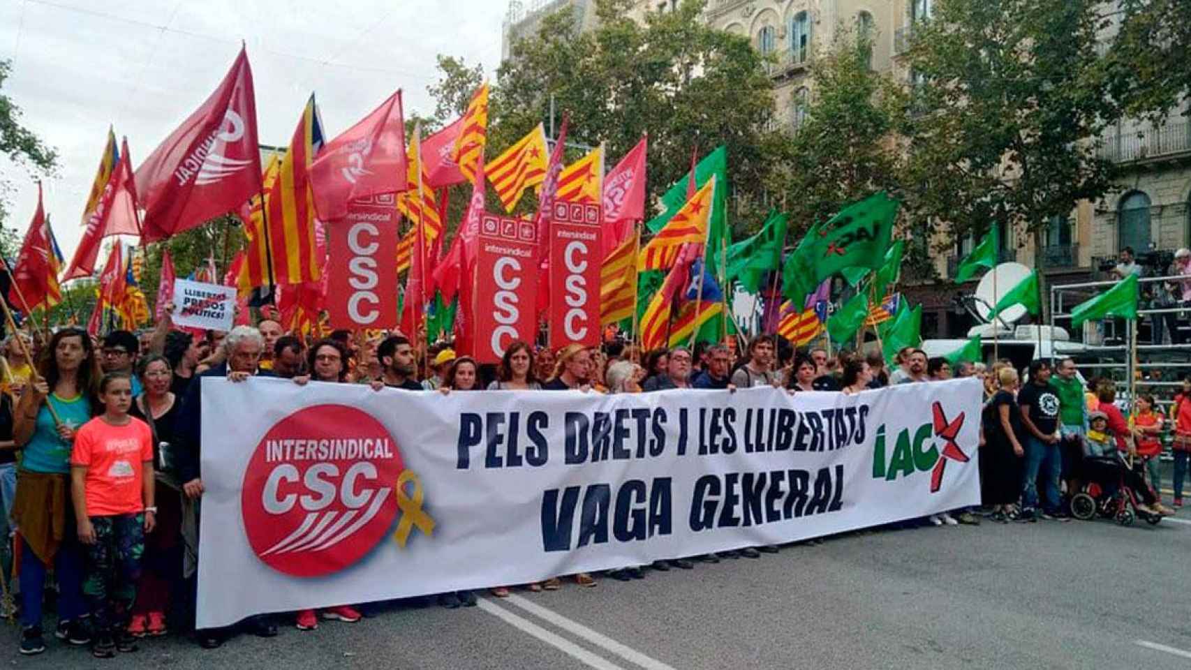 Manifestación de Intersindical-CSC, el sindicato independentista que apoya Carles Puigdemont, en la huelga del 3 de octubre de 2017 / Cedida