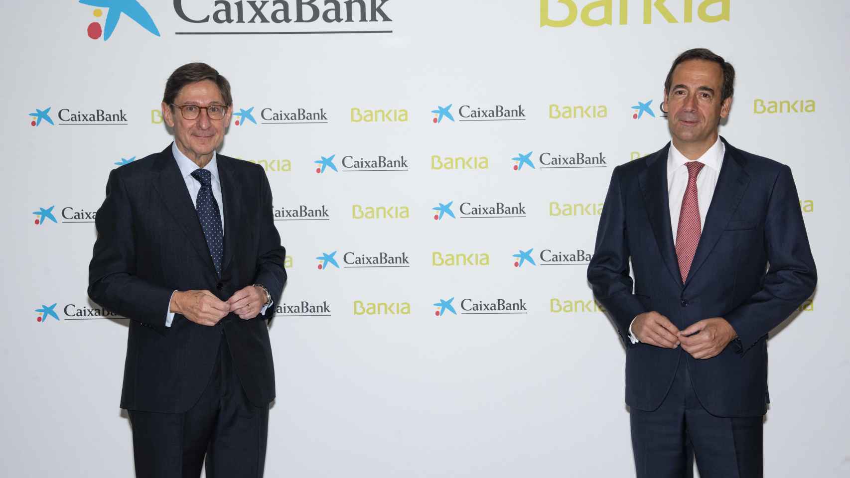 El presidente de Bankia, José Ignacio Goirigolzarri (izq.), y el consejero delegado de Caixabank, Gonzalo Gortázar / EP