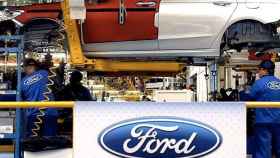 Imagen de archivo de una factoría de Ford, el gigante de la automoción que ultima una alianza con Alibaba / EFE