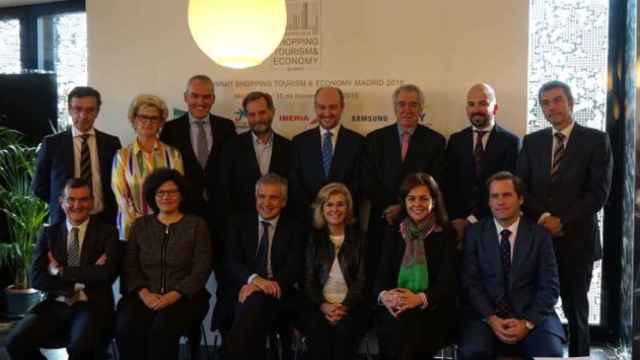 Los organizadores de Summit 2016, con el presidente Juan Antonio Samaranch y la CEO, Isabel Atkinson, en el centro de la imagen, durante la presentación del certamen / CG