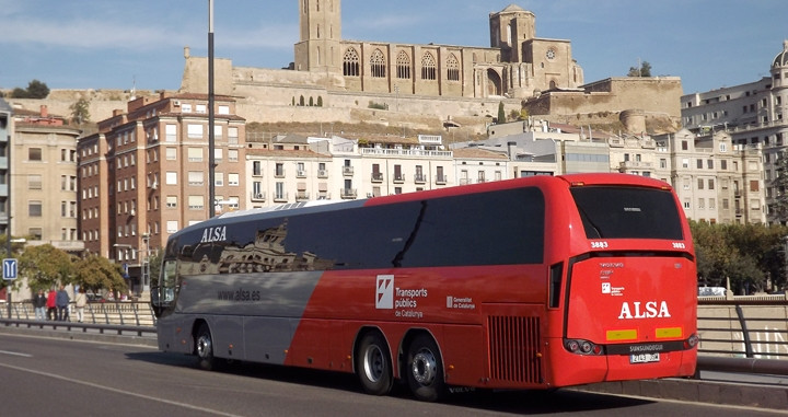 Un autobús de ALSA que realiza los servicios de transporte de la Generalitat hasta Lleida / CG