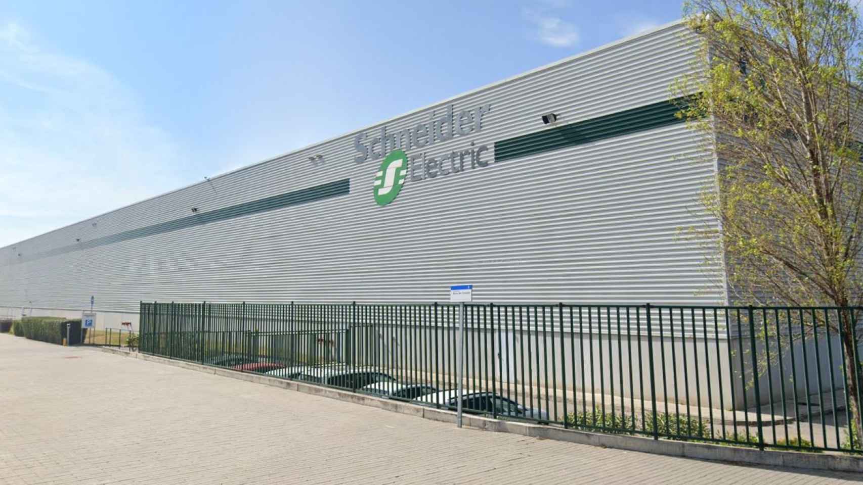 Almacén de Schneider Electric en Sant Boi de Llobregat / CG