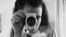 La cineasta Joanna Hogg, con una cámara