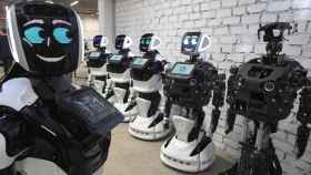 Varios robots en una fábrica / Europa Press