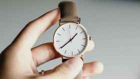 Imagen de un reloj adelantado por el cambio de hora / Jaelynn Castillo en UNSPLASH