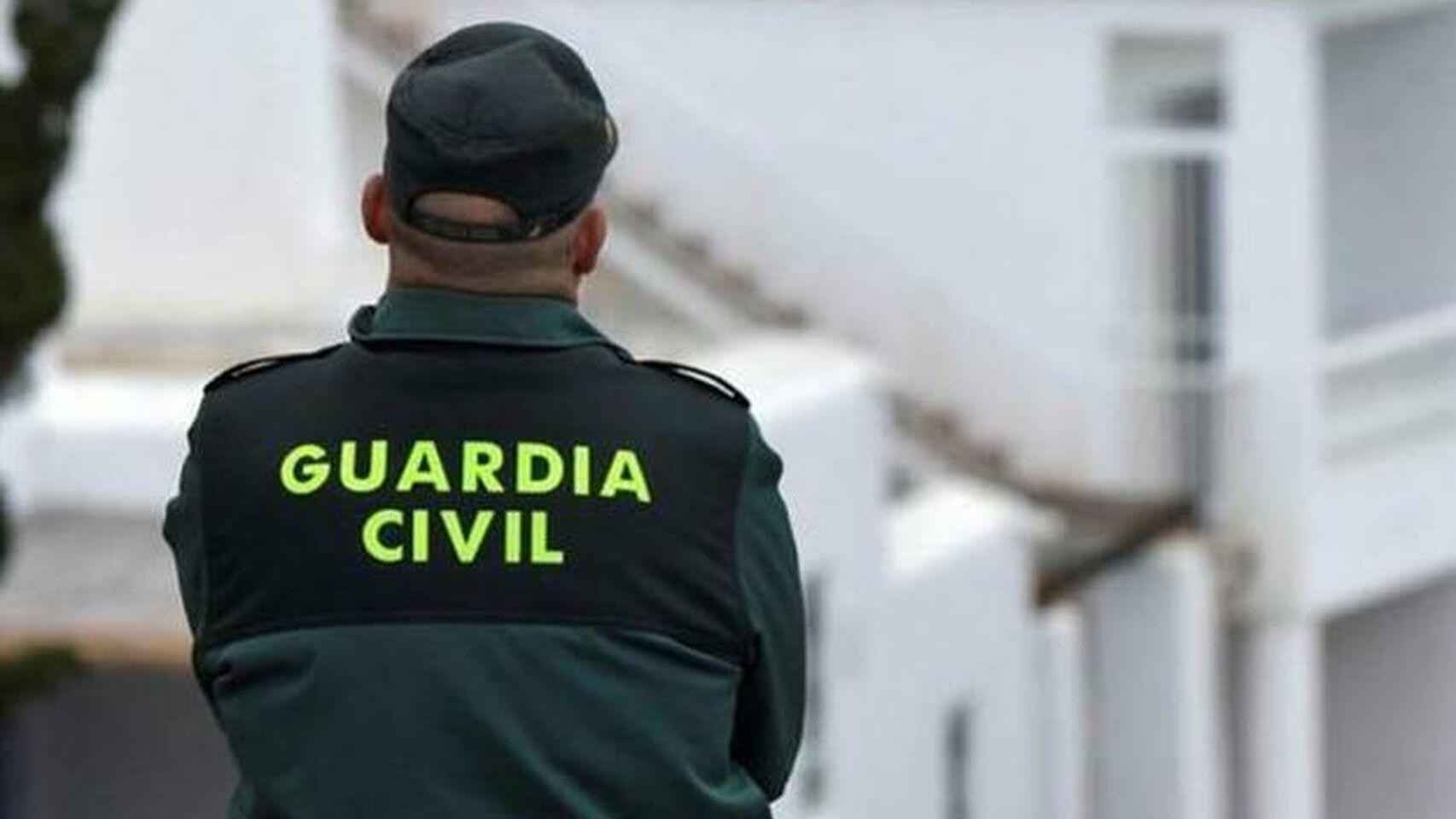 La Guardia Civil investiga la muerte de una pareja en el interior de un coche / EFE