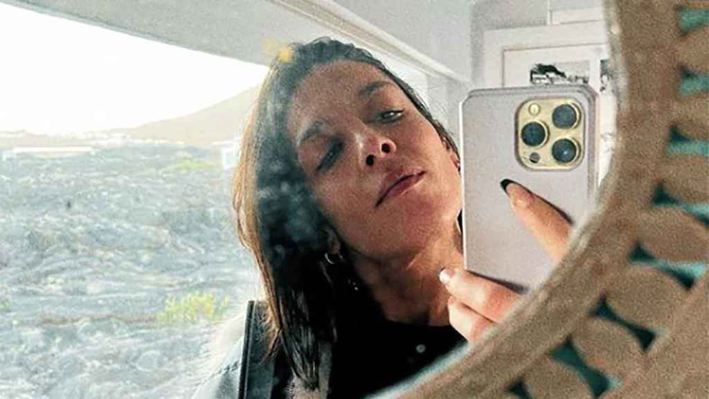 Lorena Castell, haciéndose un 'selfie' delante de un espejo / REDES