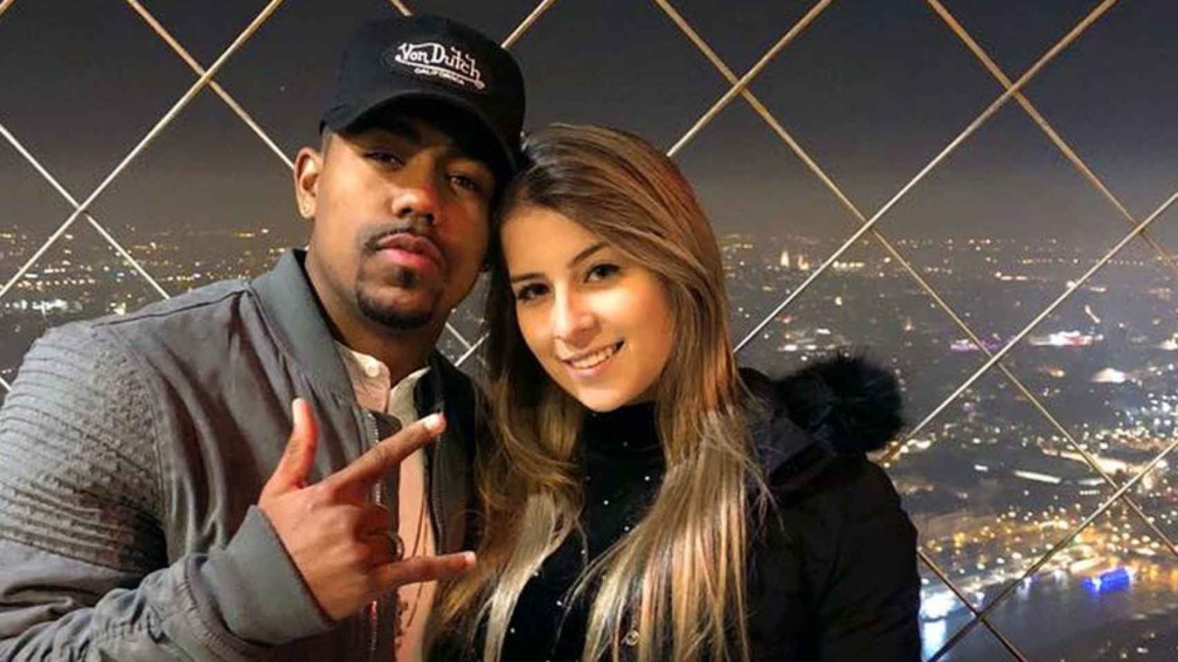 Malcom y su novia, Leticia Pereira, en la Torre Eiffel, París / INSTAGRAM