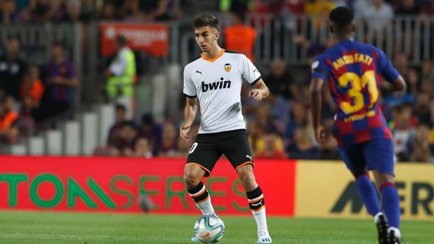 Ferrán Torres, en un partido con el Valencia | EFE