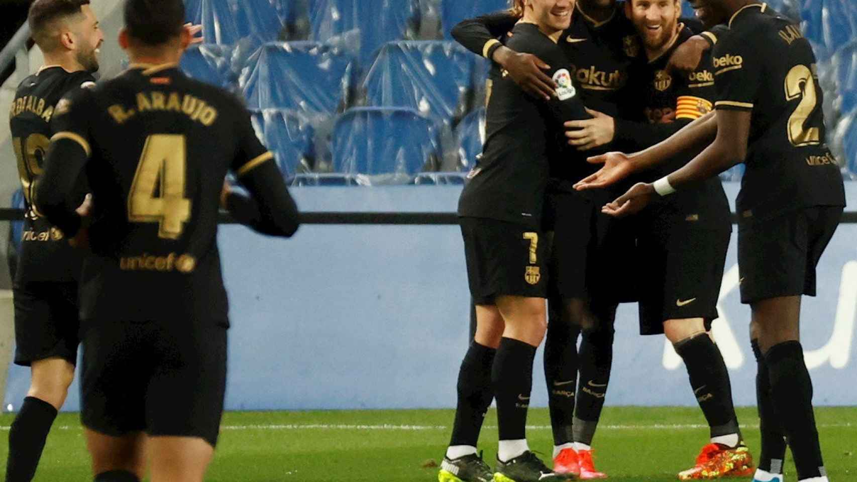 Los jugadores del Barça celebran un gol contra la Real Sociedad / EFE