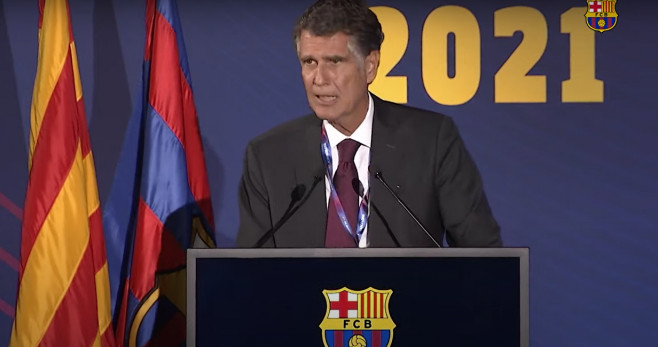 Jaume Guardiola interviene como presidente de la comisión económica durante la asamblea de socios compromisarios del Barça / FCB