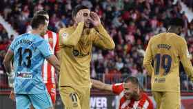 Ferran Torres se lamenta de una ocasión de gol fallada contra el Almería / EFE