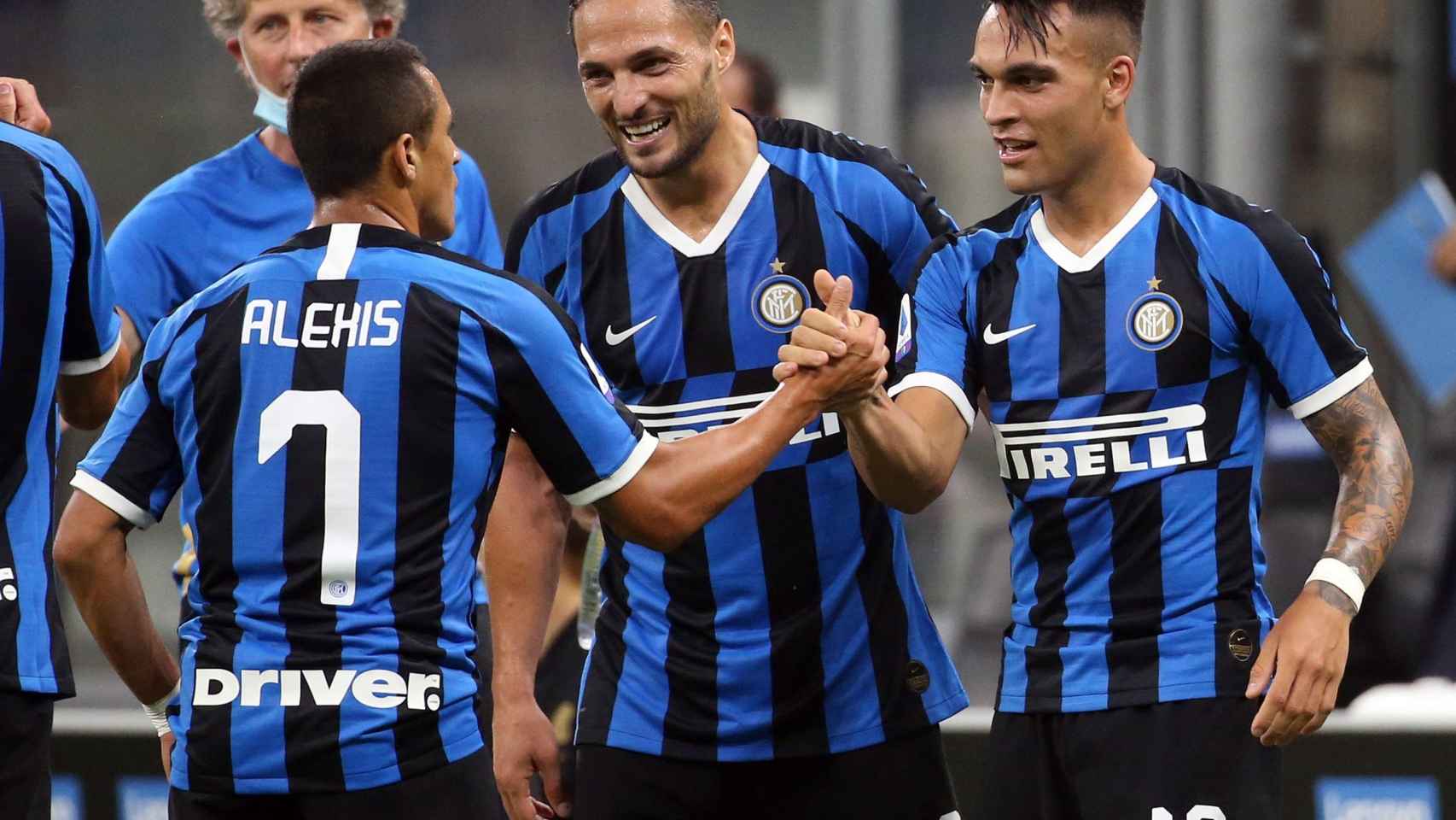 Alexis Sánchez con Lautaro Martínez celebrando un gol con el Inter / EFE