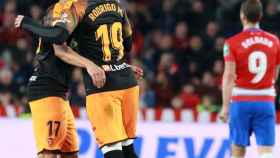 Rodrigo celebra un gol del Valencia / EFE