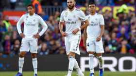Los jugadores del Real Madrid lamentan un gol en contra / EFE