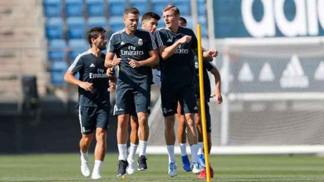 Nacho y Kroos en un entrenamiento del Real Madrid / EFE