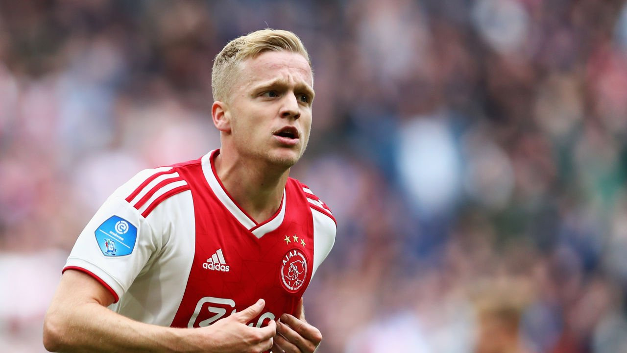 Van de Beek celebra un gol con el Ajax / EFE