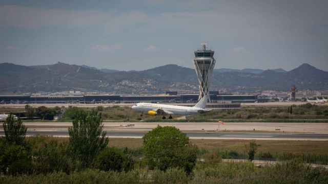Vista de la torre de control del aeropuerto de El Prat / EP