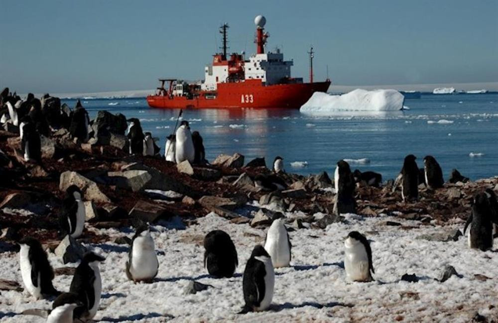 El buque Hespérides durante una de sus campañas en la Antártida / EP