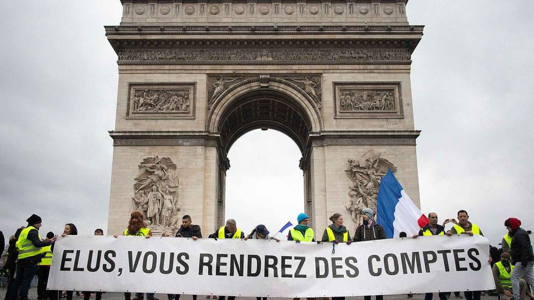 Manifestación de los chalecos amarillos en París / OLIVIER ORTELPA