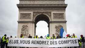 Manifestación de los chalecos amarillos en París / OLIVIER ORTELPA