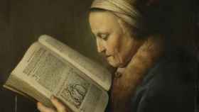 'Mujer leyendo un libro' (1628), un óleo del pintor barroco holandés Gerard Dou