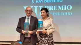 La Fundación Hay Derecho ha galardonado a la Asamblea por una Escuela Bilingüe, presidida por Ana Losada, y a la Asociación Profesional Independiente de Fiscales